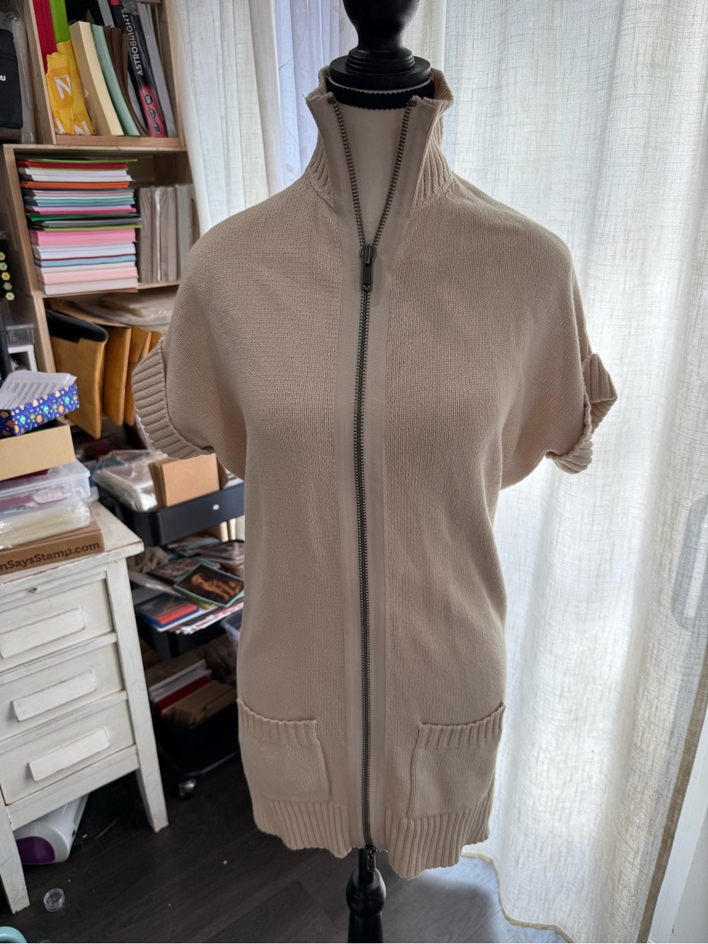 GENERRA Neutral Beige Zip-Front Short Sleeve Cardigan